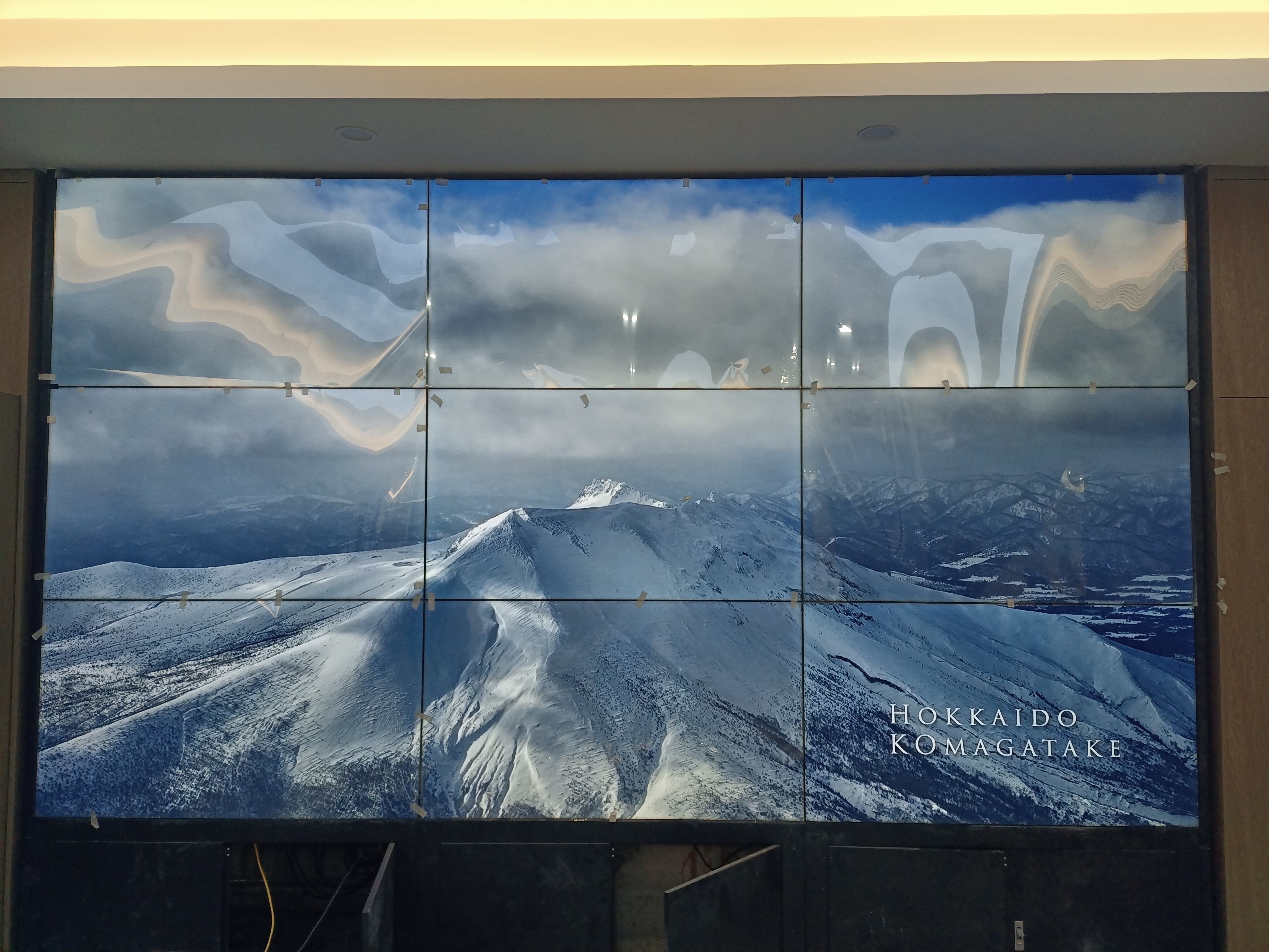  “LED廣告機(jī)裝在門(mén)店左手邊還是右手邊？消費(fèi)者動(dòng)線(xiàn)黃金位選取法”