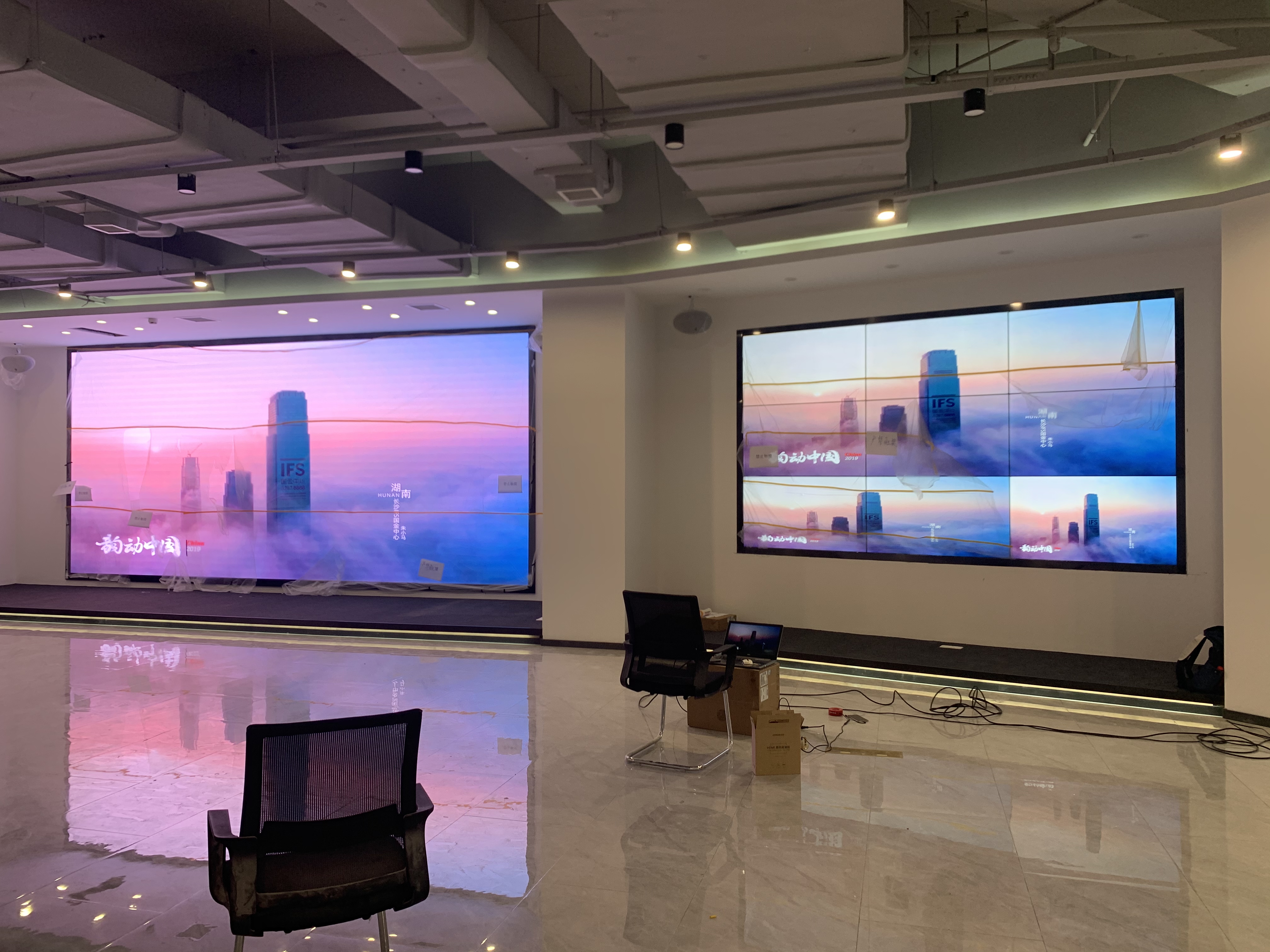 戶(hù)外屏的電源系統(tǒng)需要具備哪些防護(hù)措施，才能防止雷擊和漏電風(fēng)險(xiǎn)？